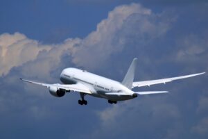 ANAとJALの違いを徹底解説！企業研究で押さえるべきポイントとは