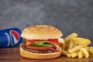 バーガーキング vs マクドナルド徹底比較！味・価格・違いを解説